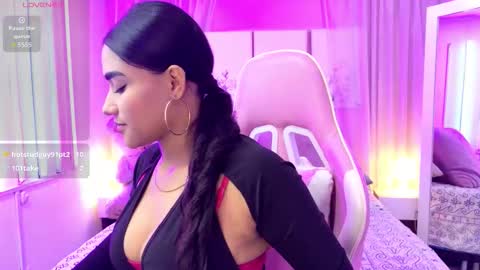 mia_bm_ online show from February 6, 1:58 pm