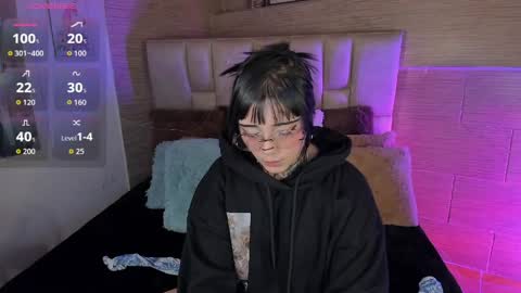 Mia online show from May 30, 5:06 am