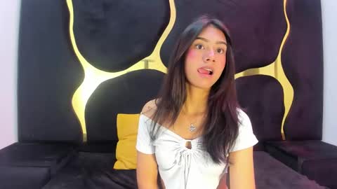 mia_clark18 online show from November 8, 4:21 pm