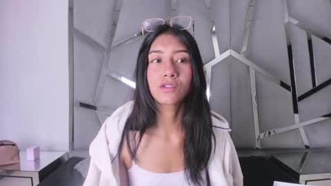 mia_clark18 online show from November 11, 9:06 pm