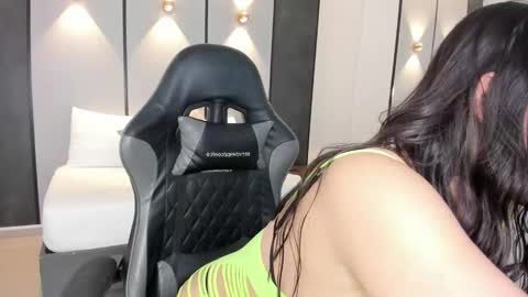 M I A  online show from March 1, 2:49 am