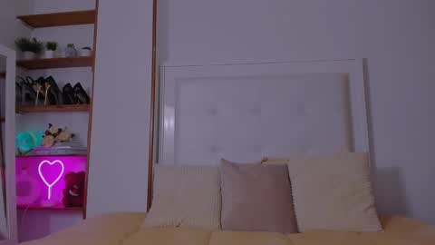 Sarah Luna online show from March 3, 12:39 pm