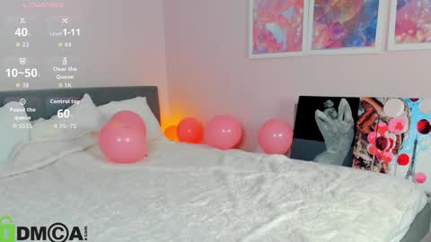 Mia online show from December 3, 3:07 am