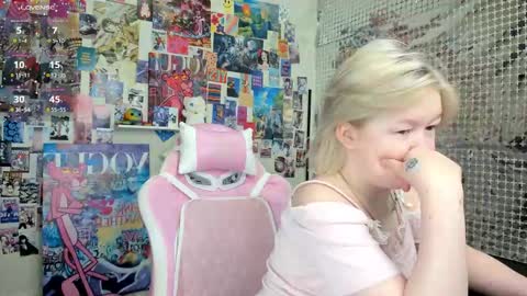 Mia online show from March 27, 3:23 am