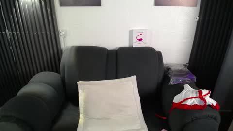 mia_garcia28 online show from October 2, 9:02 pm