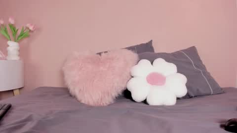  I am Mia  online show from March 18, 12:00 pm