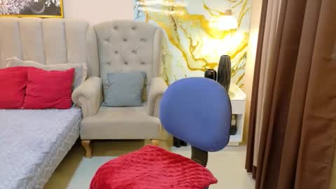 Your Pretty Petite Mia  online show from March 21, 7:03 am