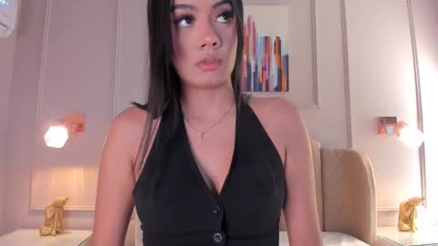 Mia online show from March 26, 3:01 am