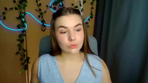 mia_lemm online show from April 2, 6:43 am