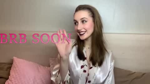 Mia online show from June 2, 6:21 pm