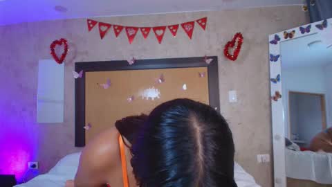 MIALOPEZ      .     Y      .      online show from February 17, 10:31 pm