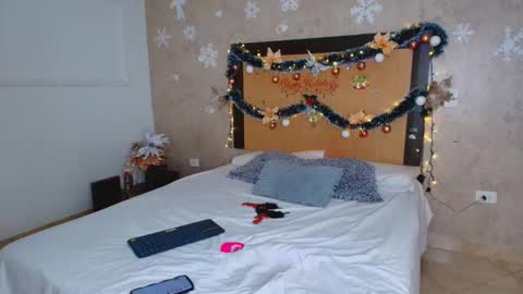 MIALOPEZ      .     Y      .      online show from November 22, 10:40 pm