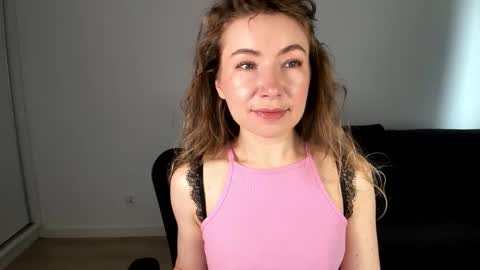 Mia online show from April 14, 1:36 pm