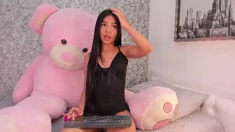 Mia online show from June 17, 3:33 am