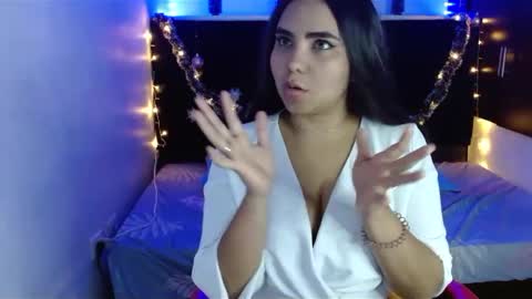 Mia  online show from December 7, 5:04 pm