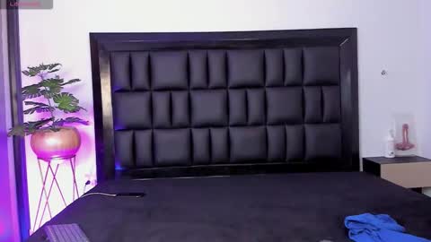 mia online show from January 18, 4:10 am