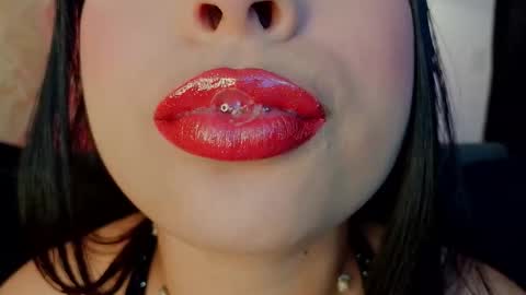 Mia online show from January 8, 11:32 pm