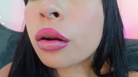 Mia online show from April 12, 8:02 pm