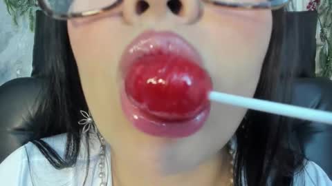 Mia Roux online show from November 23, 3:48 am