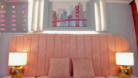 Mia online show from December 22, 1:44 pm