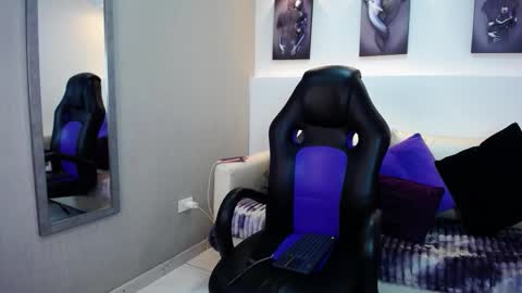 Mia online show from January 15, 5:38 am