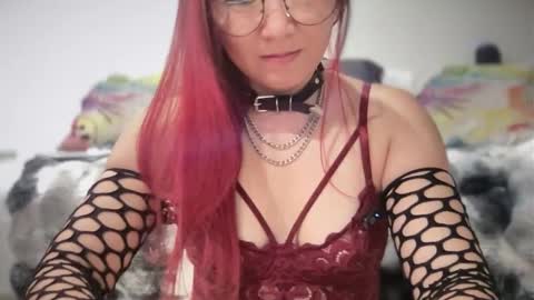 Mia online show from November 6, 6:22 pm