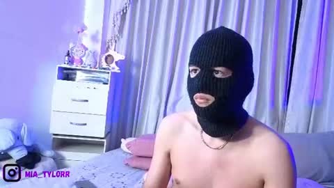 Mia Tylor online show from July 7, 3:30 am