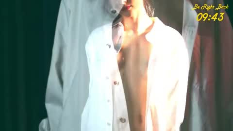 Mia online show from April 1, 4:15 pm