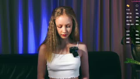 Mia online show from October 15, 3:13 pm