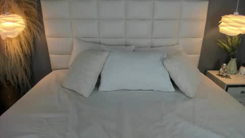 mia vixenn  online show from October 19, 4:28 am