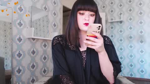 mia_wallase online show from November 24, 10:25 am