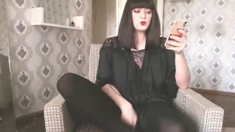 mia_wallase online show from June 26, 9:15 am