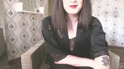 mia_wallase online show from July 27, 8:00 am