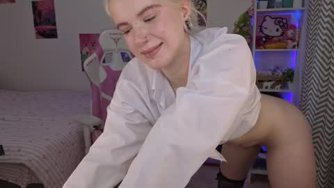 Mia online show from May 15, 3:26 am
