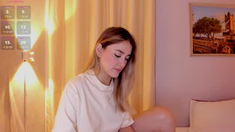 Mia White  online show from March 29, 1:02 pm