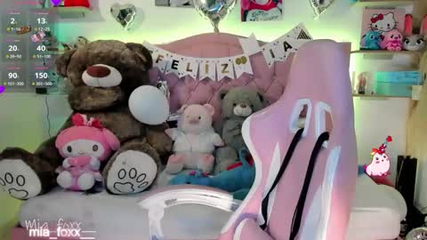 Mia online show from February 17, 11:37 pm