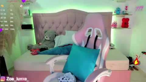Mia online show from June 21, 10:05 pm