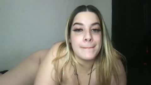 Mia Moji online show from January 17, 4:38 pm