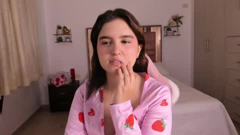 Mia  online show from April 16, 9:37 pm