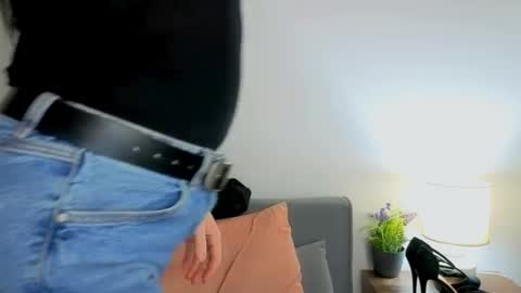 Mia online show from March 20, 4:45 pm