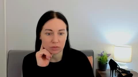 Mia online show from March 23, 4:12 pm