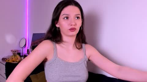 mia online show from March 25, 6:58 pm