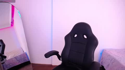 Mia Blum online show from February 3, 10:36 pm