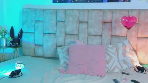 miablumm_ online show from April 14, 3:48 pm