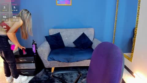 MiaCarper online show from February 8, 9:25 pm