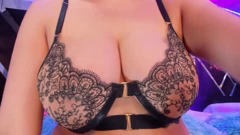 Mia online show from March 13, 3:21 am