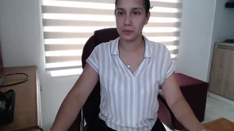 miadesir online show from February 9, 5:05 pm