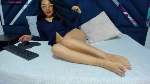 miadivinehyh online show from May 12, 1:42 pm