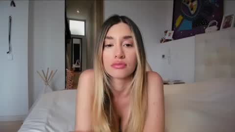 Mia online show from July 16, 6:44 pm