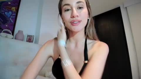 Mia online show from September 20, 11:08 pm